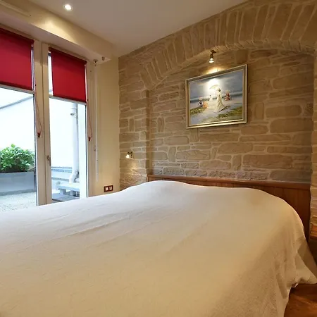 Cosy In With A Private Garden *